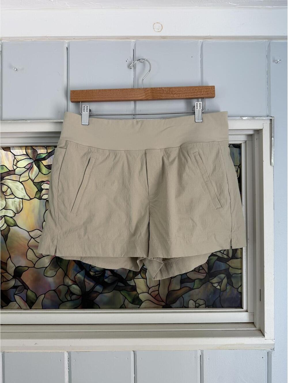 Athleta Trekke North Shorts Size 10 Beige